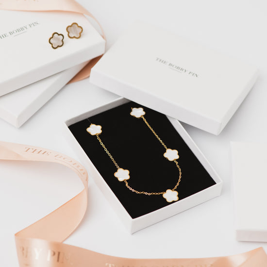 Load image into Gallery viewer, Clover Necklace &amp;amp; Earring Set
